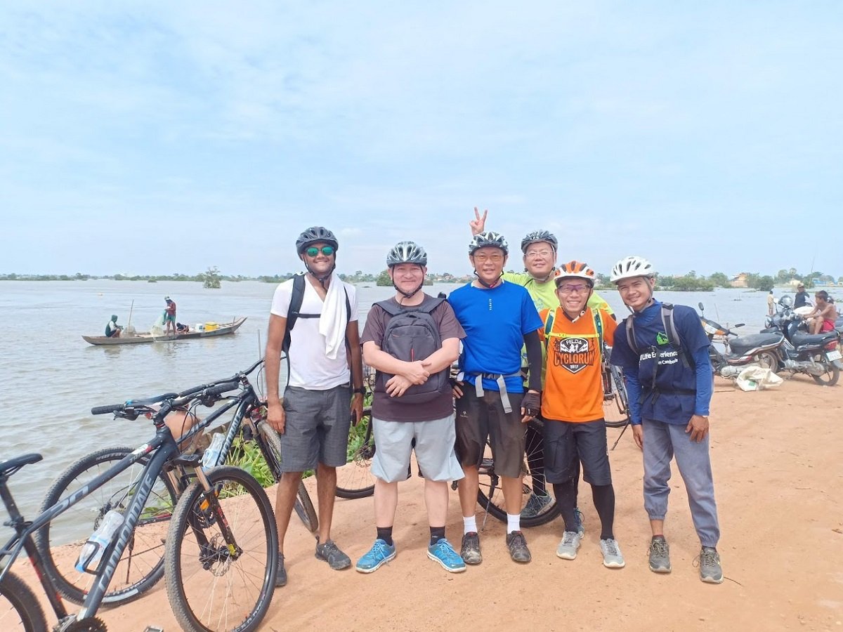 Phnom Penh Oudong Cycling Tour: Explore Old Capital & Floating Villages